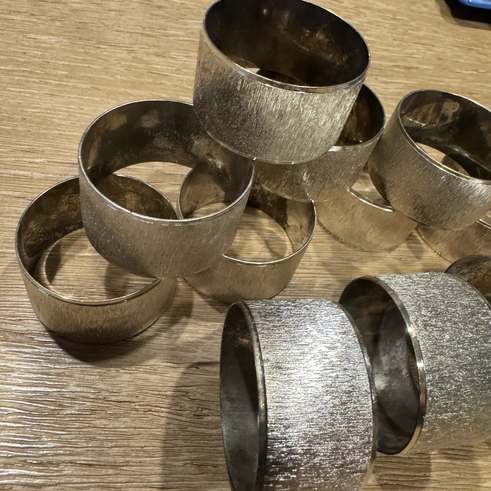 Chic Silver Napkin Rings Set - Picture 2 of 4